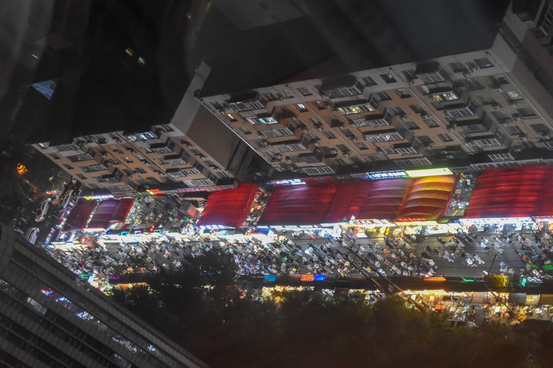 Night market on 南一经街 (Nányī Jīng Jiē), Shenhe District, Shenyang, Liaoning, China.