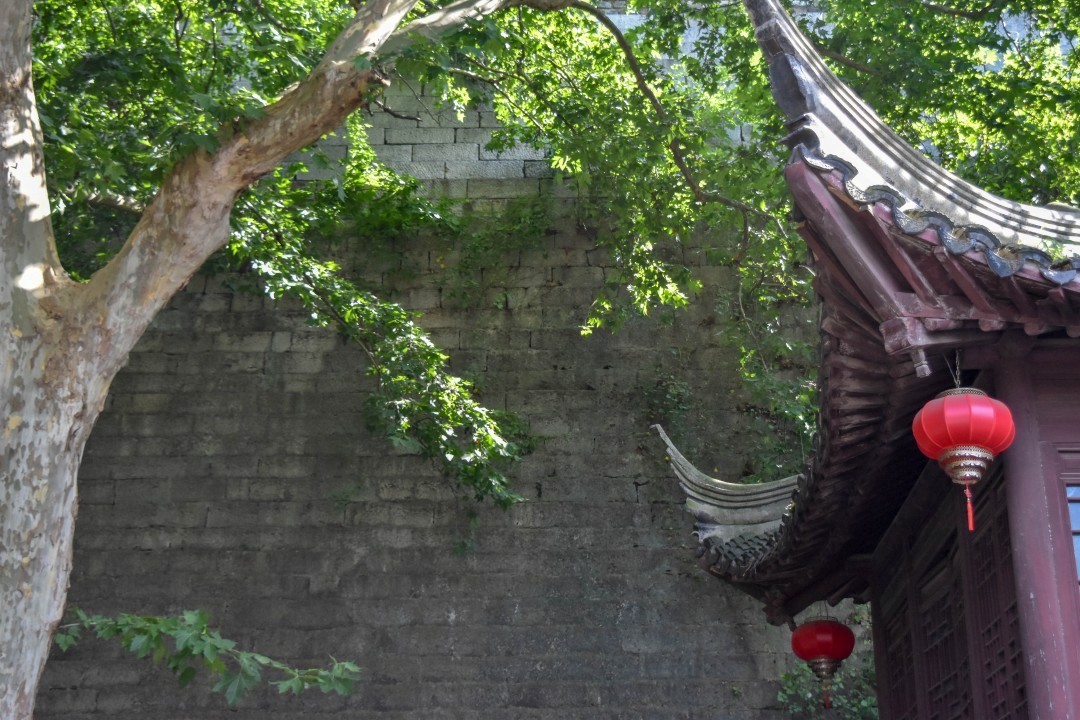 Longmen (龙门, Lóngmén) — Xuanwu District (玄武区), Nanjing, Jiangsu, China.