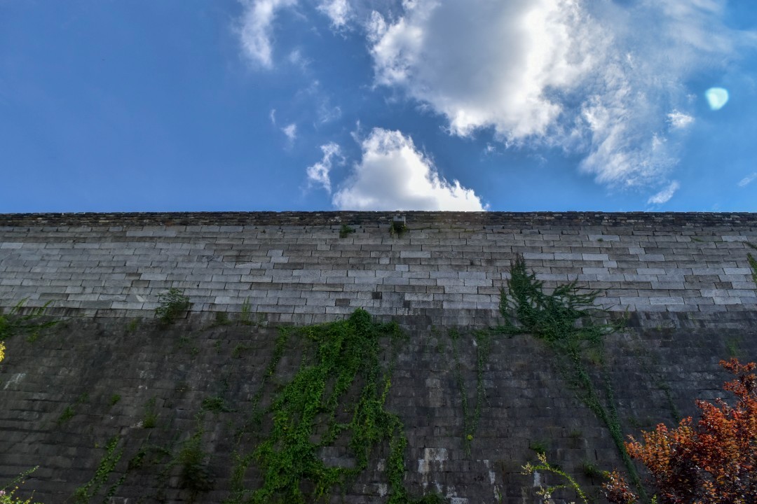 Longmen (龙门, Lóngmén) — Xuanwu District (玄武区), Nanjing, Jiangsu, China.