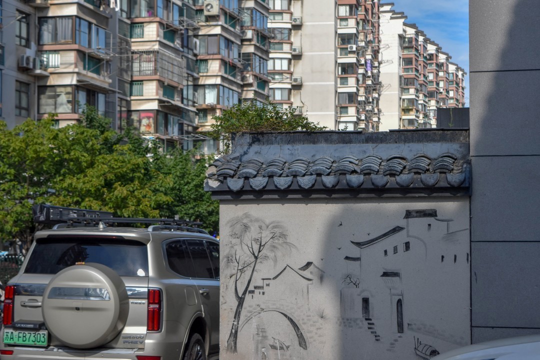 Longmen (龙门, Lóngmén) — Xuanwu District (玄武区), Nanjing, Jiangsu, China.