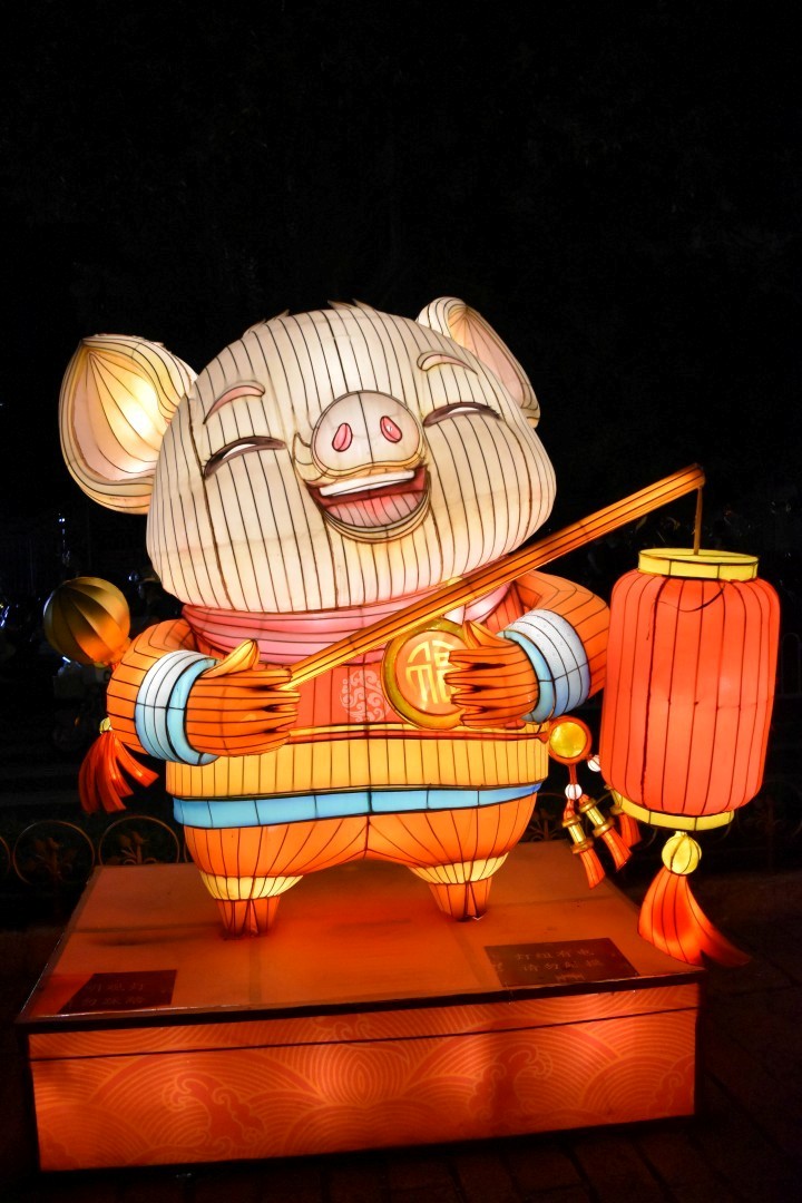 Longmen (龙门, Lóngmén) — Xuanwu District (玄武区), Nanjing, Jiangsu, China.