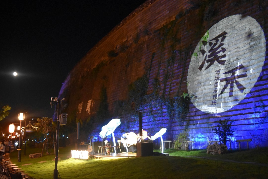 Longmen (龙门, Lóngmén) — Xuanwu District (玄武区), Nanjing, Jiangsu, China.