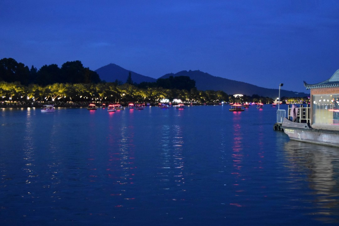 Southeast Lake, Xuanwu Lake (玄武湖东南湖, Xuánwǔ Hú Dōngnán Hú) — Xuanwu District, Nanjing, Jiangsu, China.