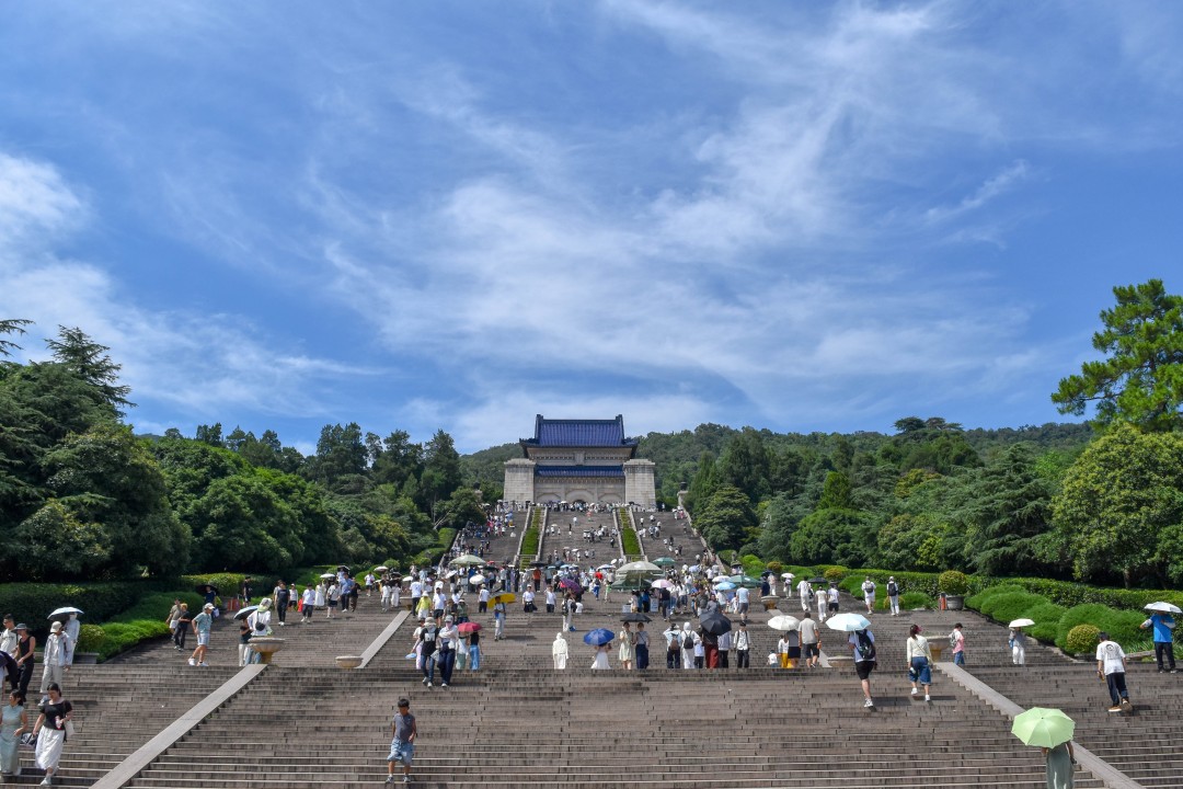Sun Yat-sen Mausoleum (中山陵, Zhōngshān Líng) — Xuanwu District (玄武区), Nanjing, Jiangsu, China.