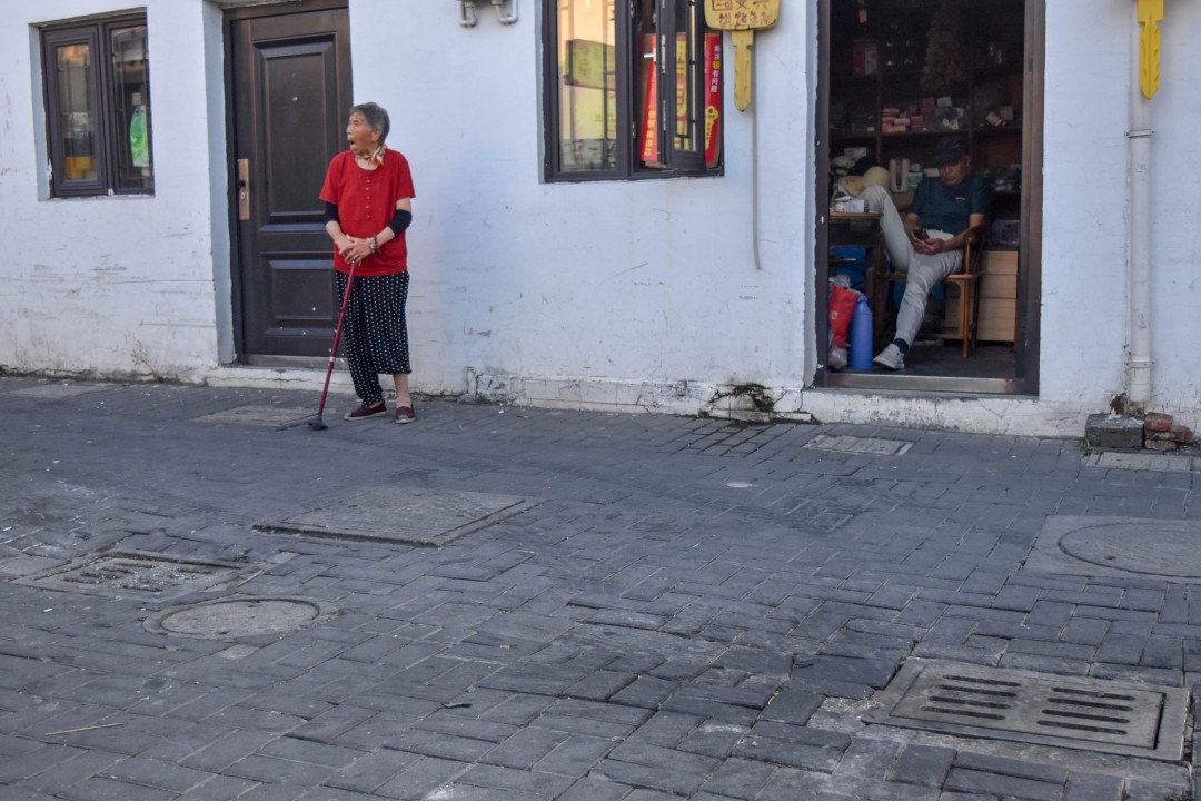 The hutong streets behind Guanqian Street (观前街, Guānqián Jiē) — Gusu District, Suzhou, Jiangsu, China.