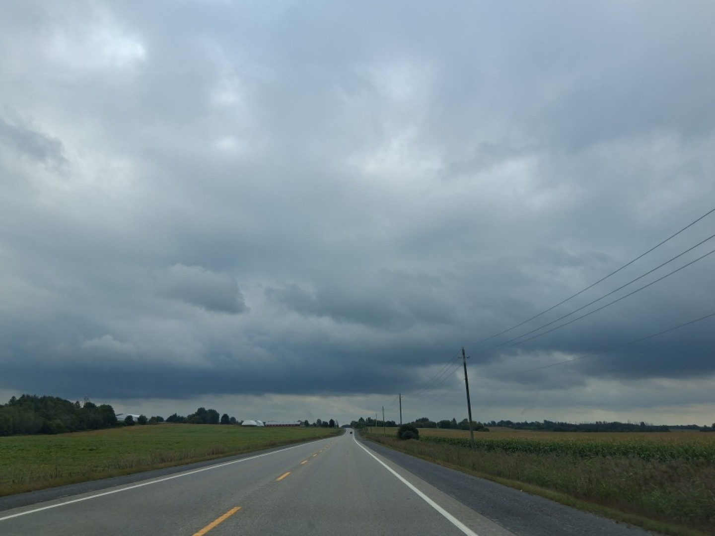 An empty country road between Ottawa and Cornwall
