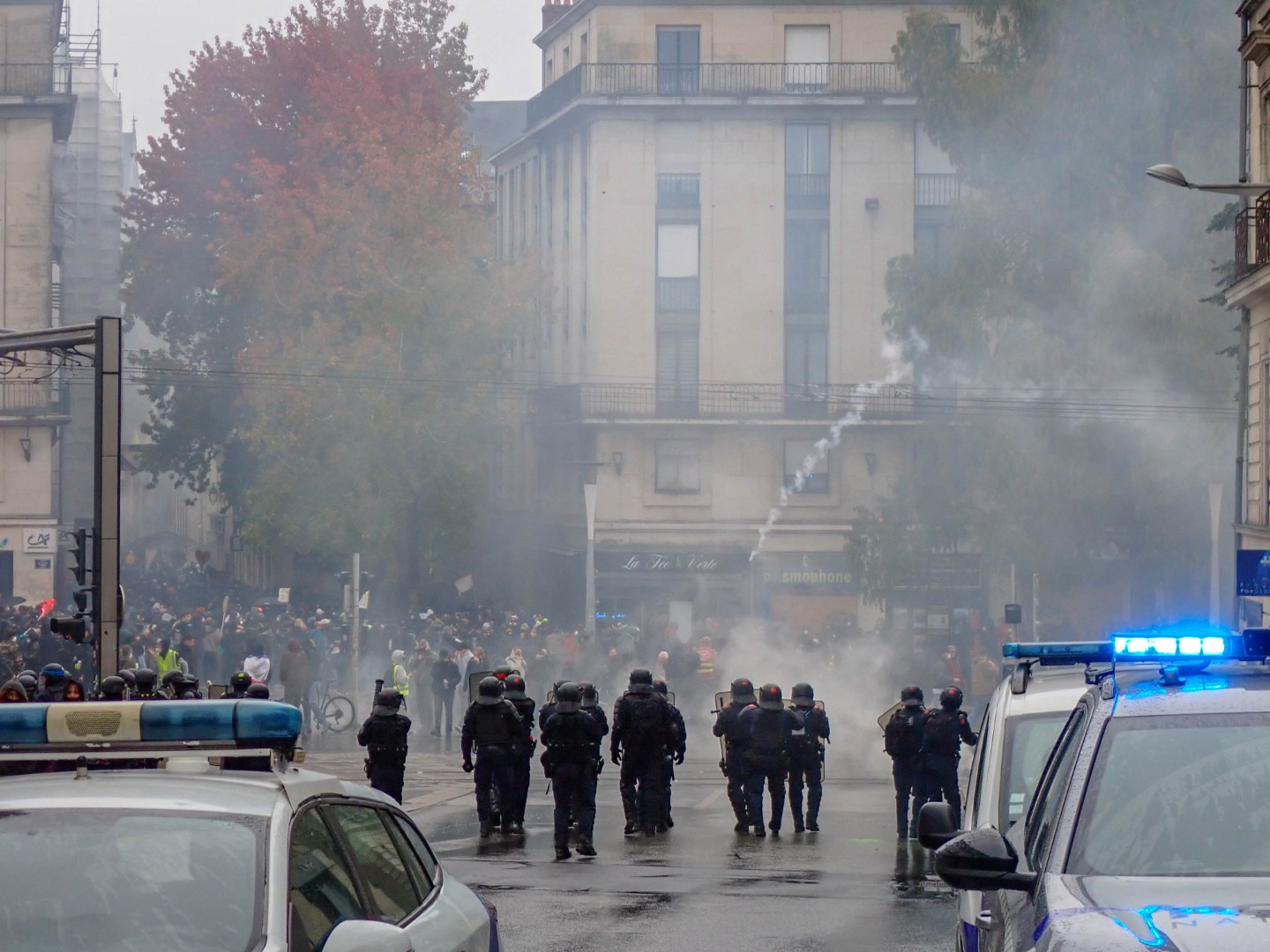 Tear gas between the police line and the protesters — Oct. 24, 2026, Rue de Feltre, Nantes, Pays de la Loire, France
