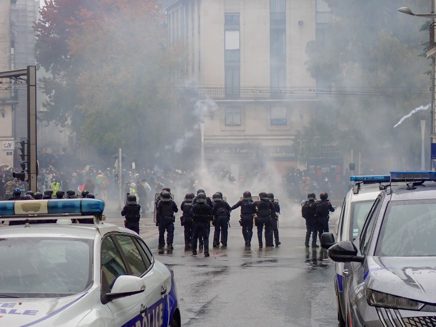 Tear gas between the police line and the protesters — Oct. 24, 2026, Rue de Feltre, Nantes, Pays de la Loire, France