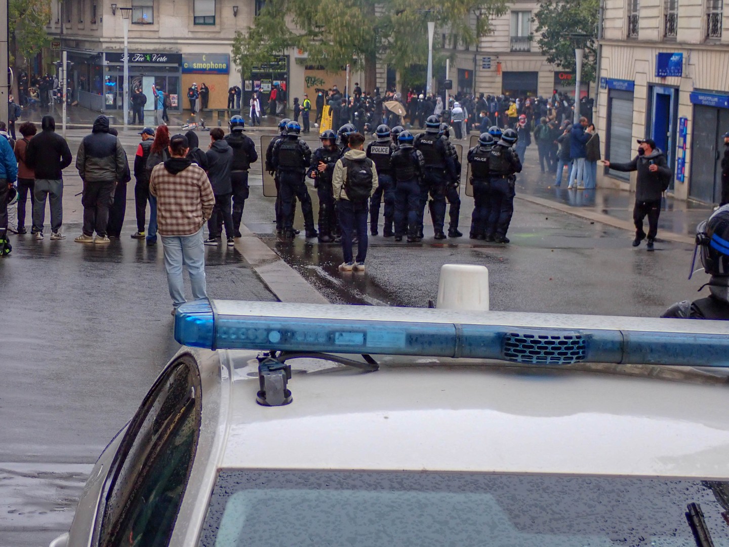 The face-off — Oct. 24, 2026, Rue du Pont Sauvetout, Nantes, Pays de la Loire, France