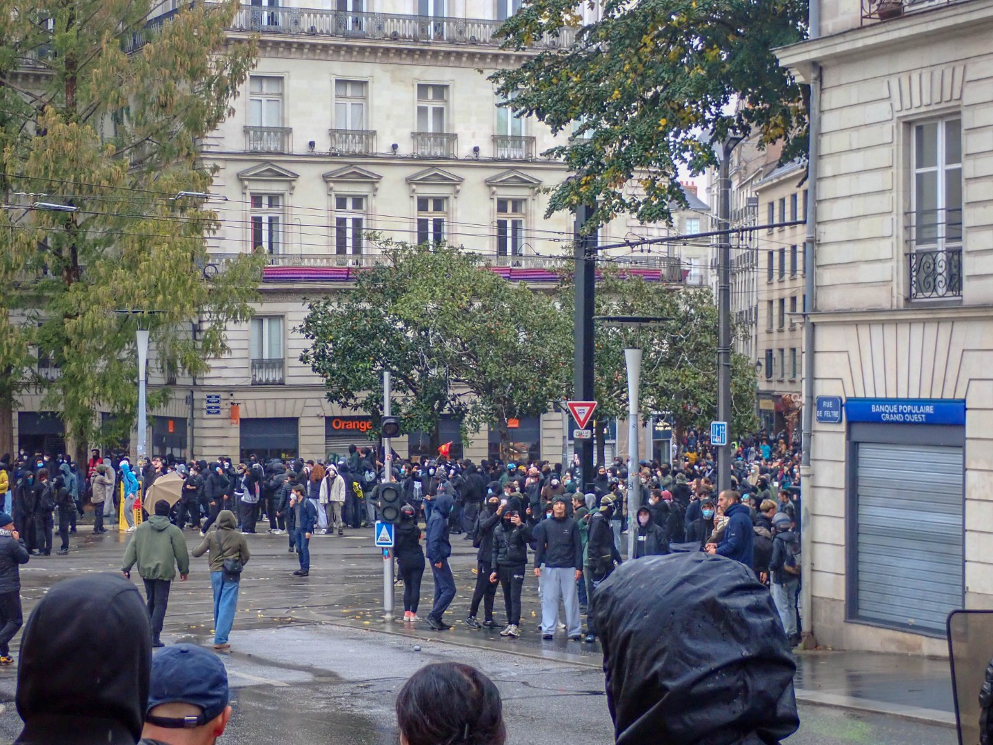 The face-off — Oct. 24, 2026, Rue du Pont Sauvetout, Nantes, Pays de la Loire, France