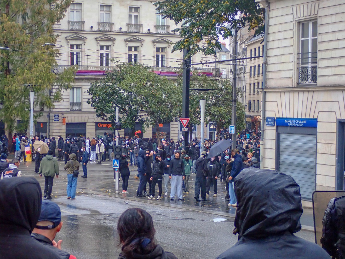 The face-off — Oct. 24, 2026, Rue du Pont Sauvetout, Nantes, Pays de la Loire, France