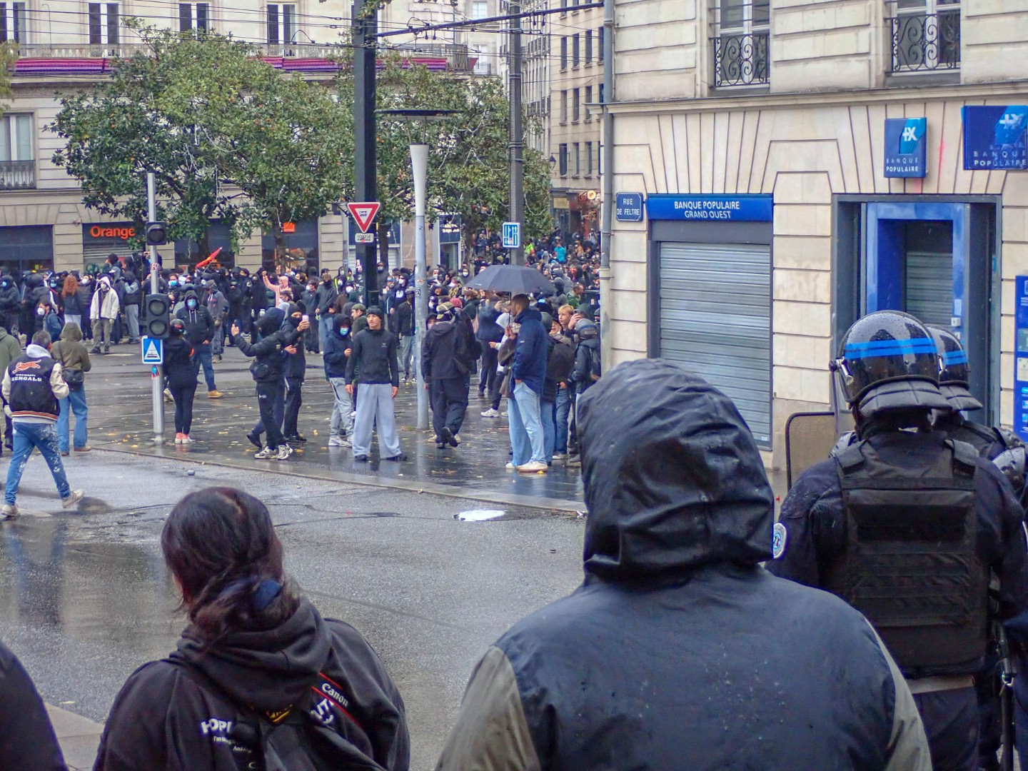 The face-off — Oct. 24, 2026, Rue du Pont Sauvetout, Nantes, Pays de la Loire, France